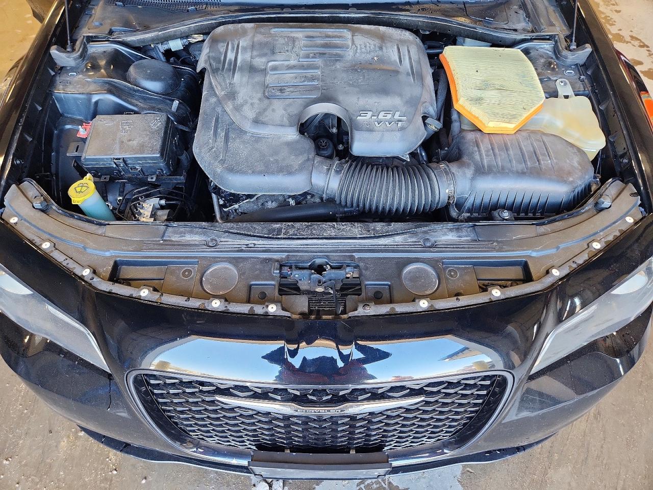 CHRYSLER 300 2015 — 12