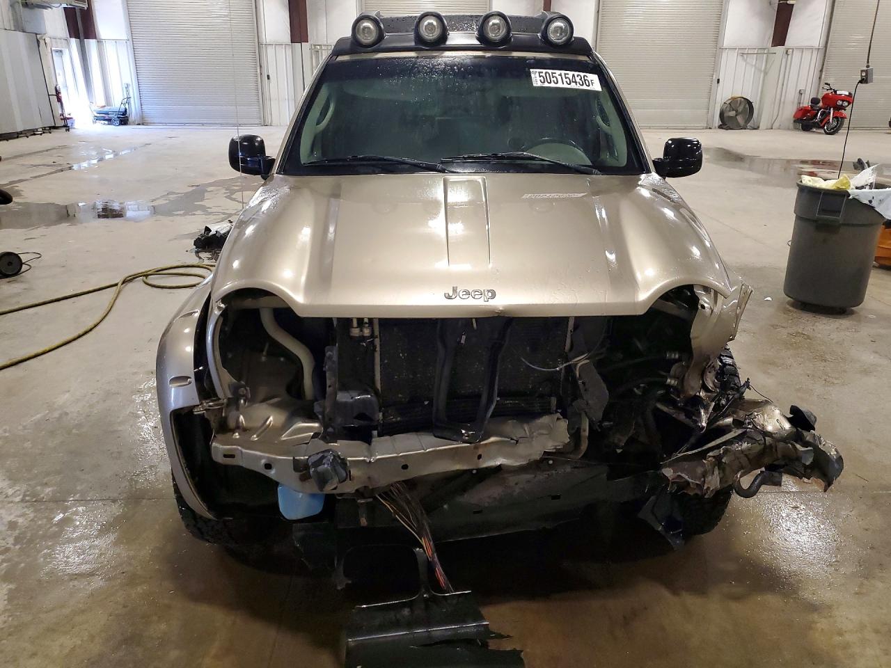 JEEP LIBERTY 2004 — 6