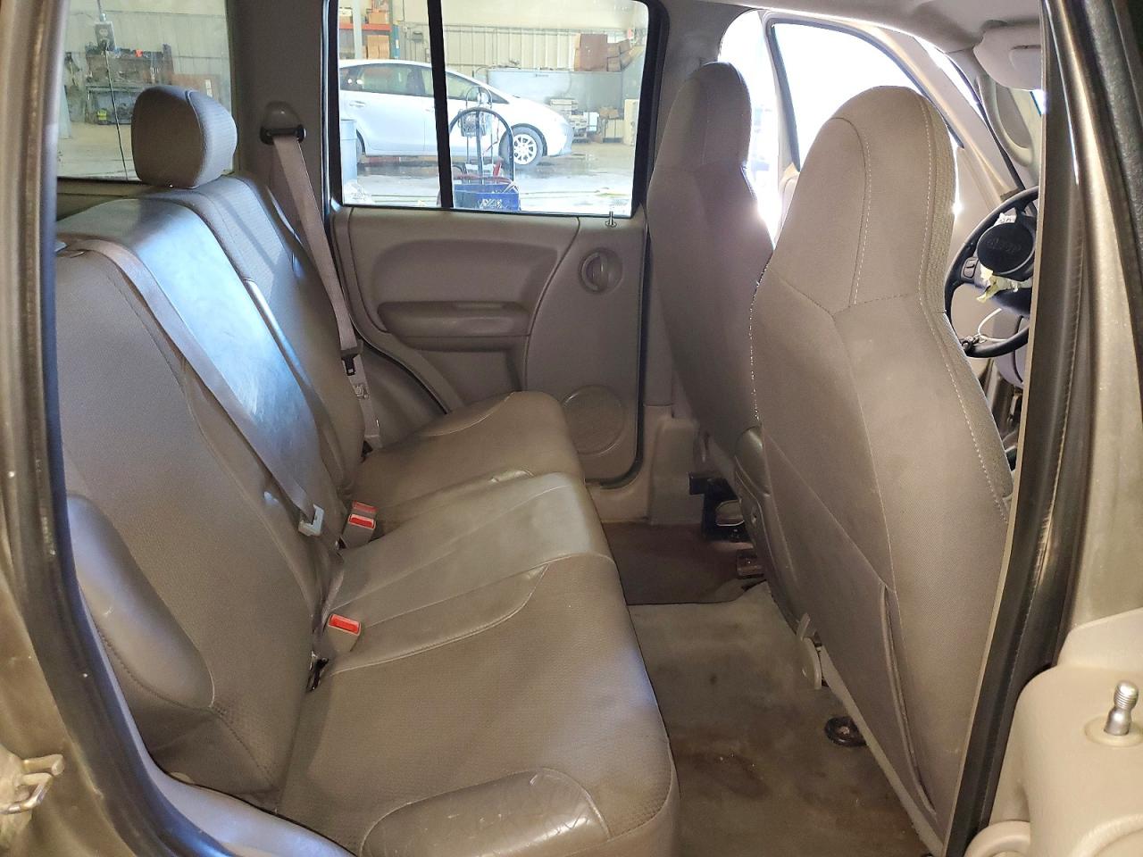 JEEP LIBERTY 2004 — 12