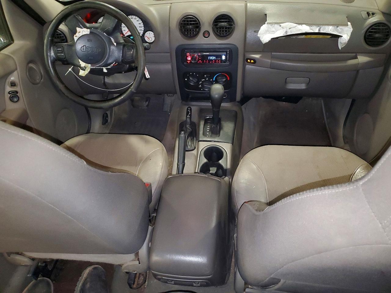 JEEP LIBERTY 2004 — 9