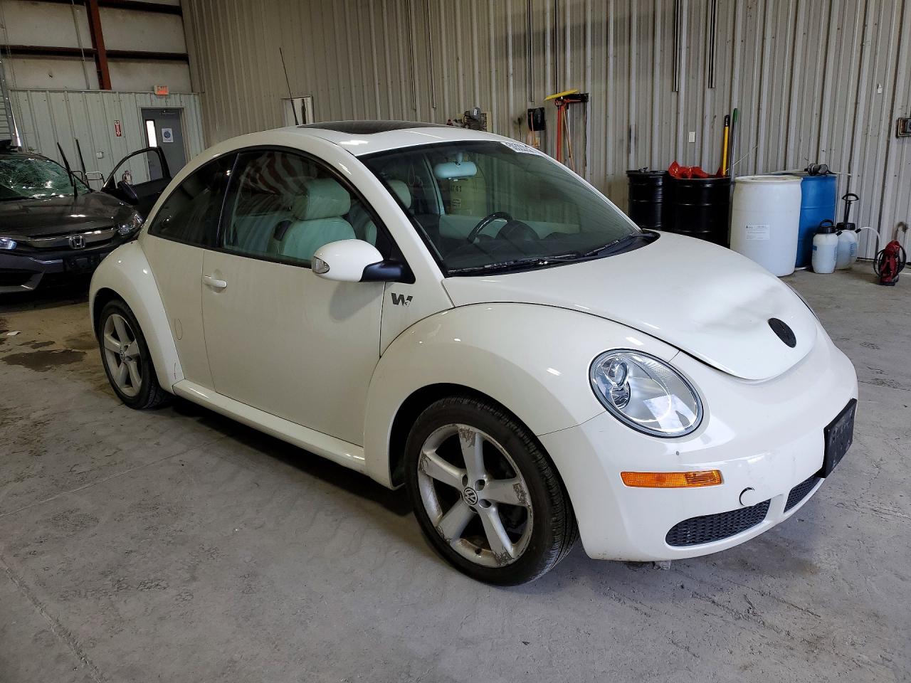 VOLKSWAGEN NEW BEETLE 2008 — 5