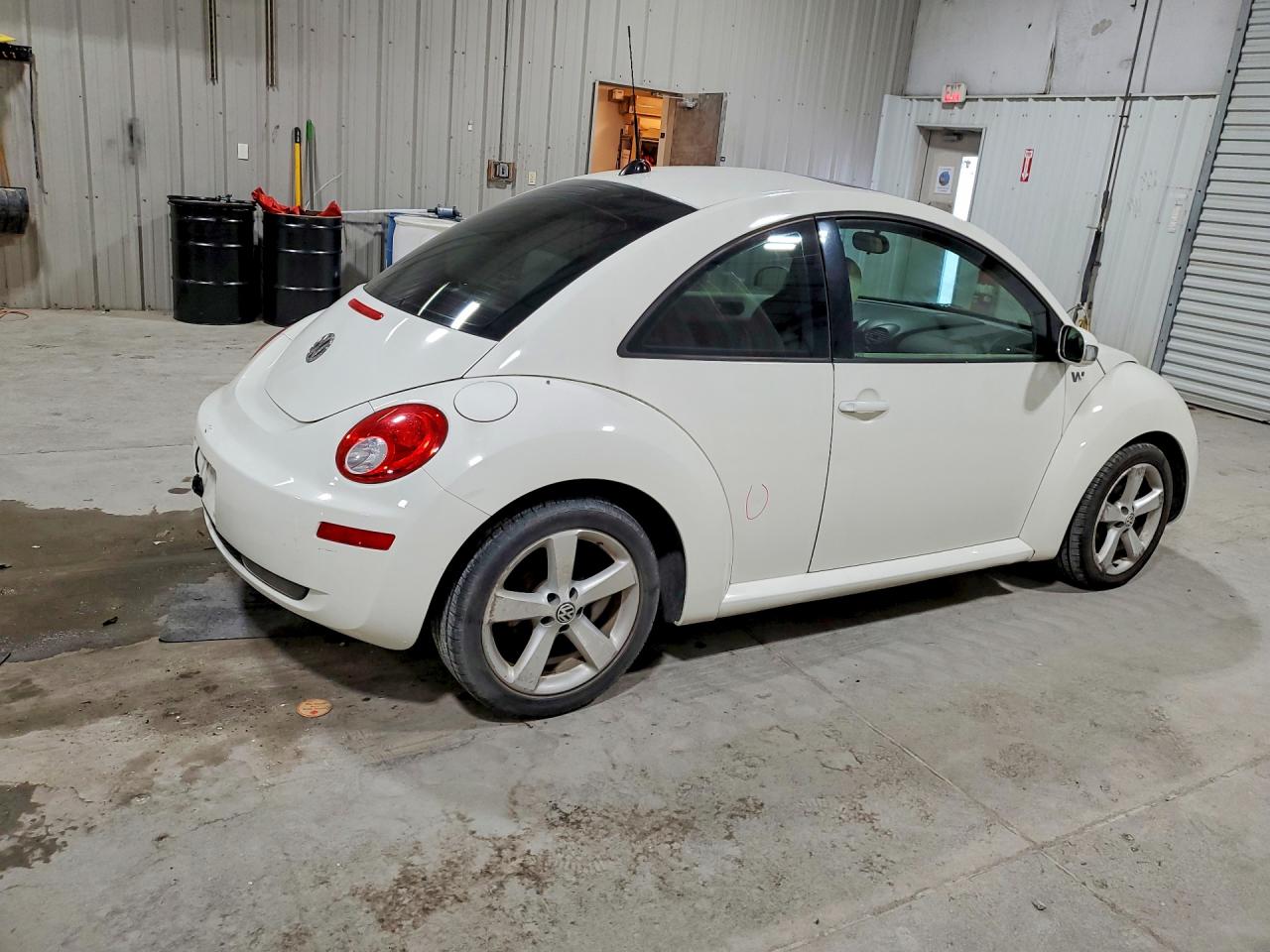 VOLKSWAGEN NEW BEETLE 2008 — 4