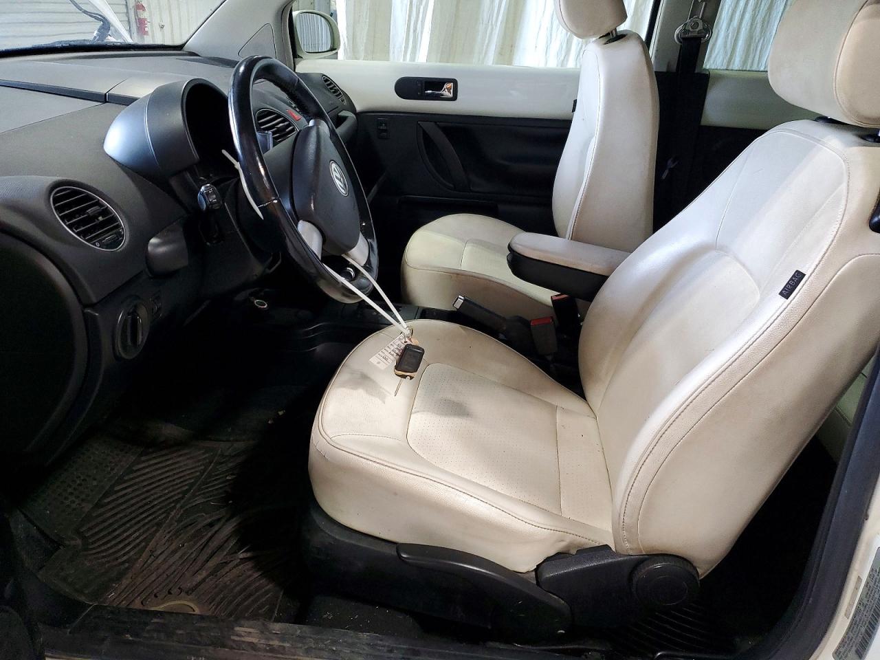 VOLKSWAGEN NEW BEETLE 2008 — 8
