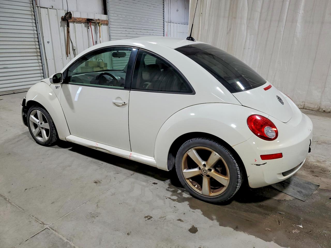 VOLKSWAGEN NEW BEETLE 2008 — 3