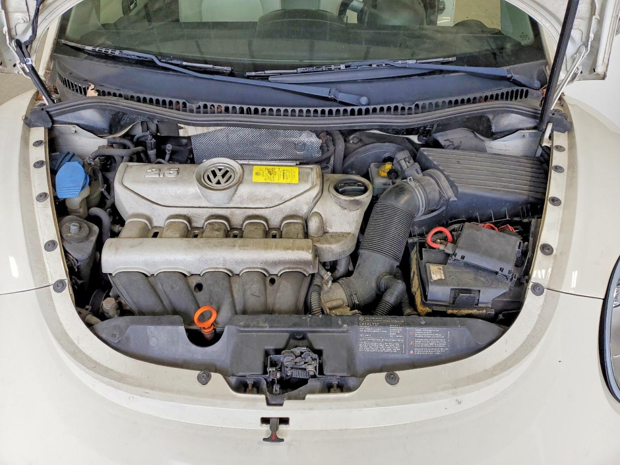 VOLKSWAGEN NEW BEETLE 2008 — 12