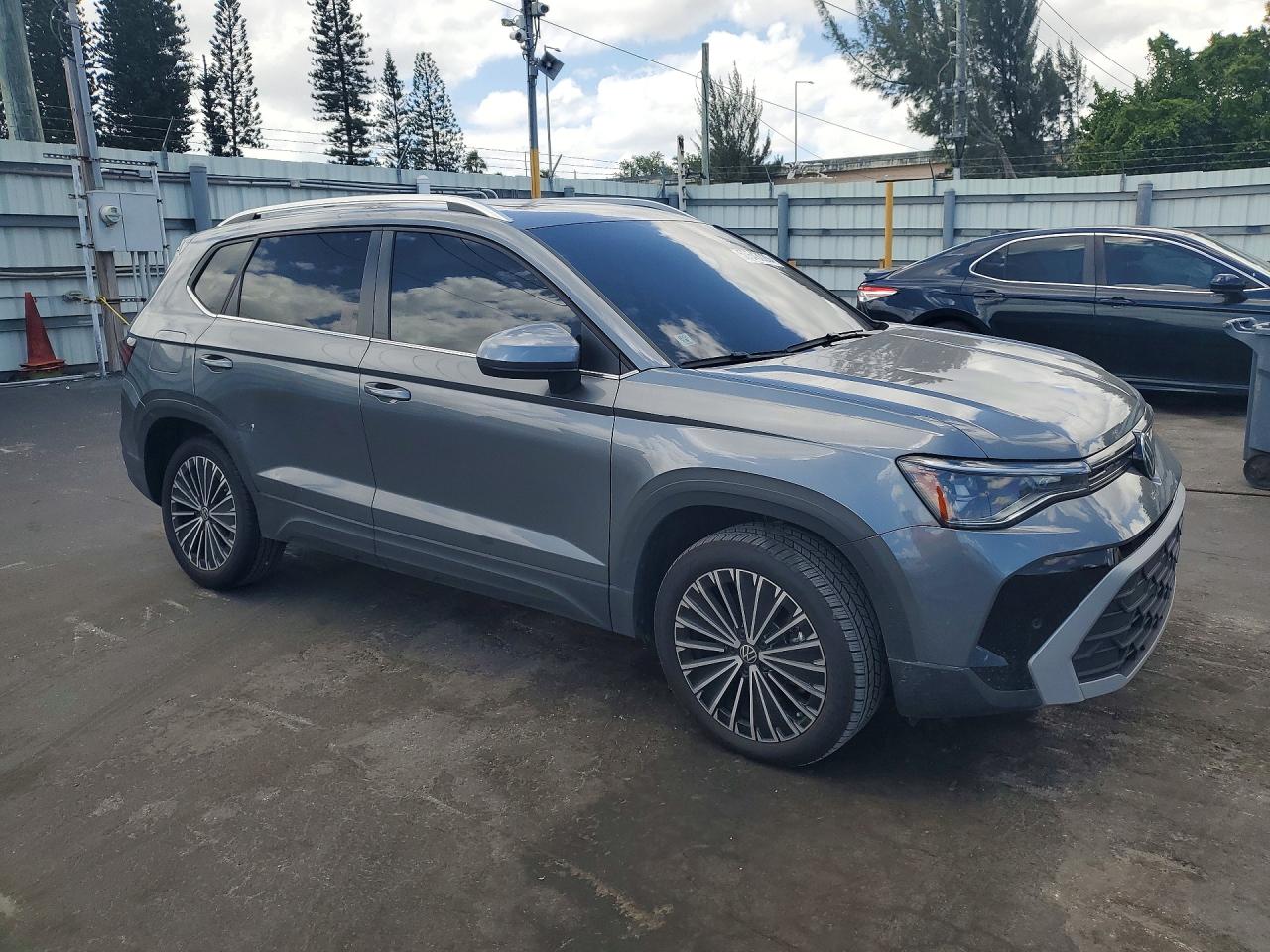 2025 VOLKSWAGEN TAOS SE