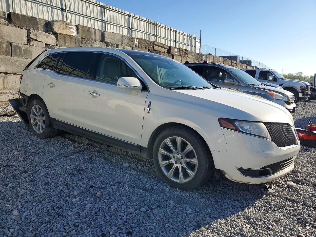 2014 LINCOLN MKT