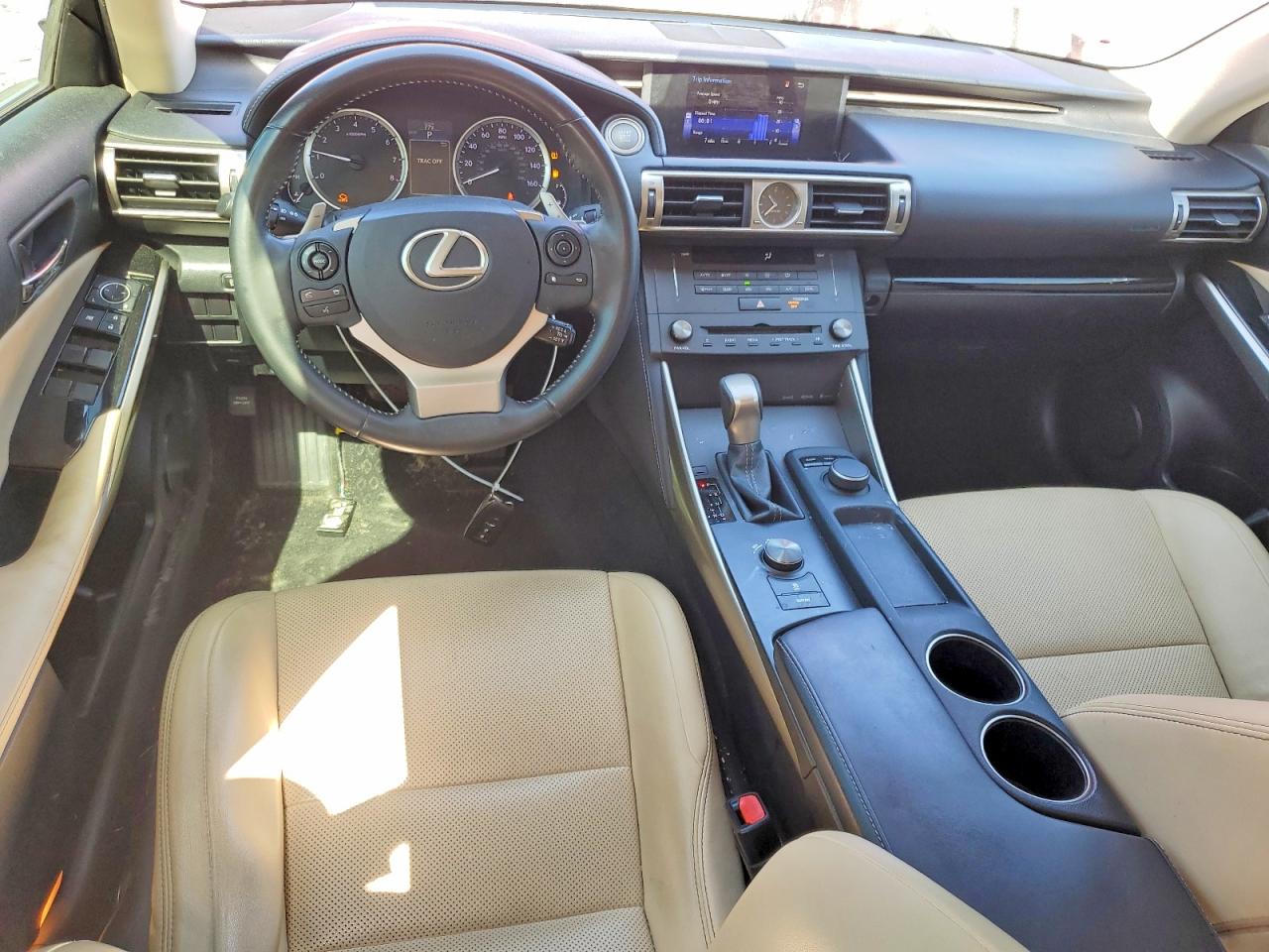 LEXUS IS 2015 — 9