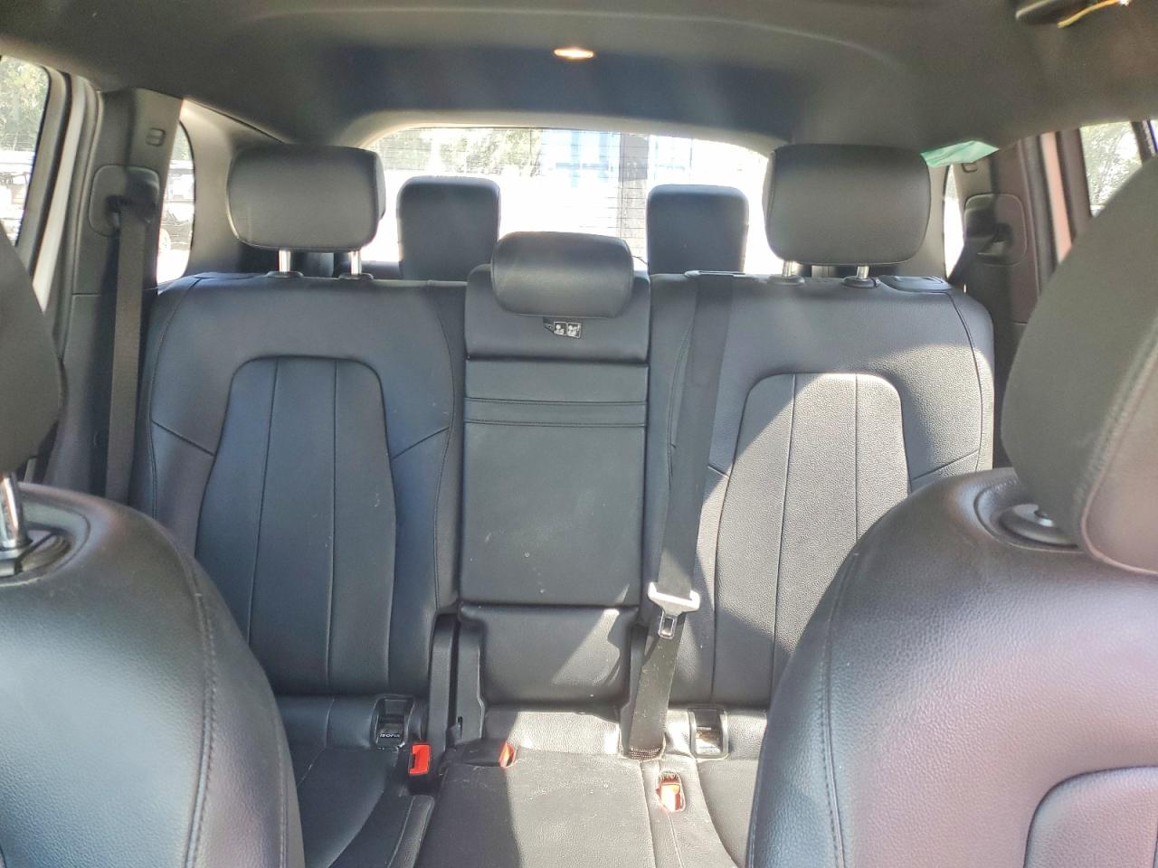 MERCEDES-BENZ GLB 2020 — 11