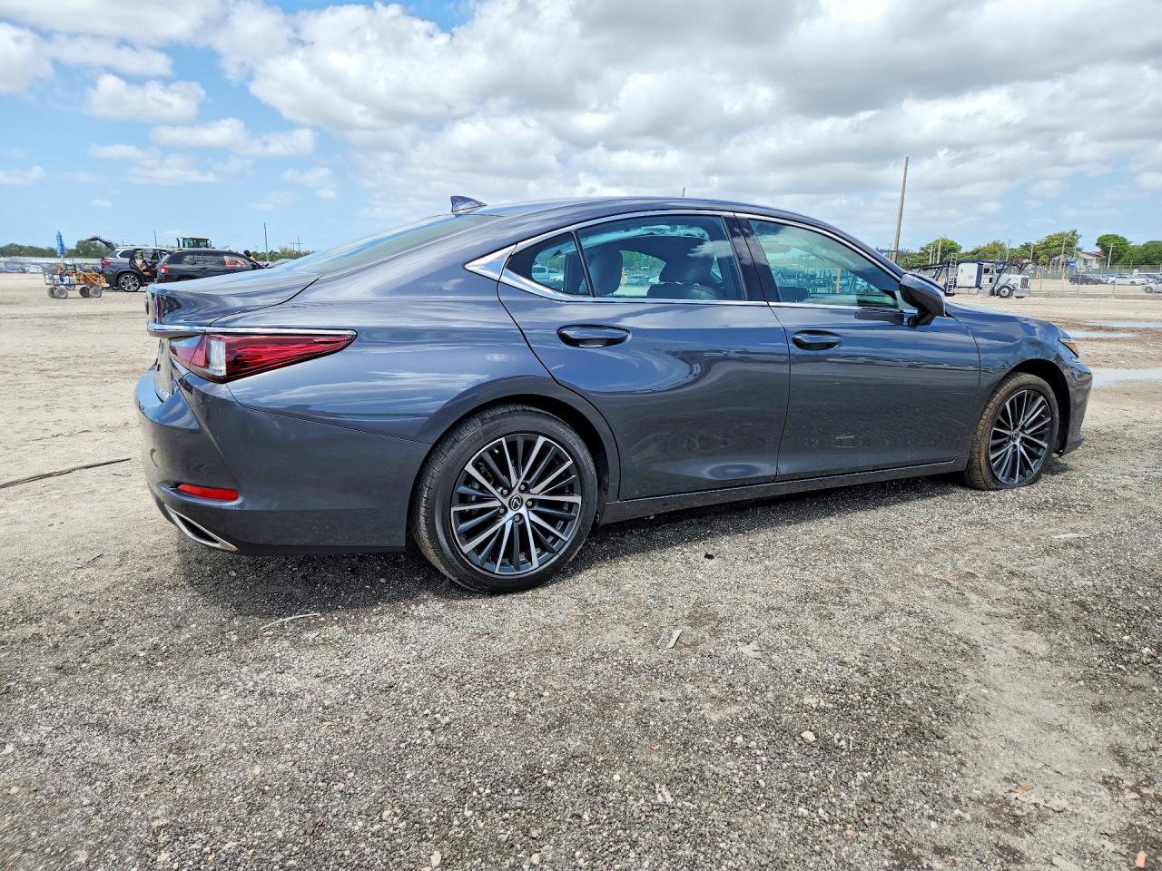 LEXUS ES 350 2025 — 4