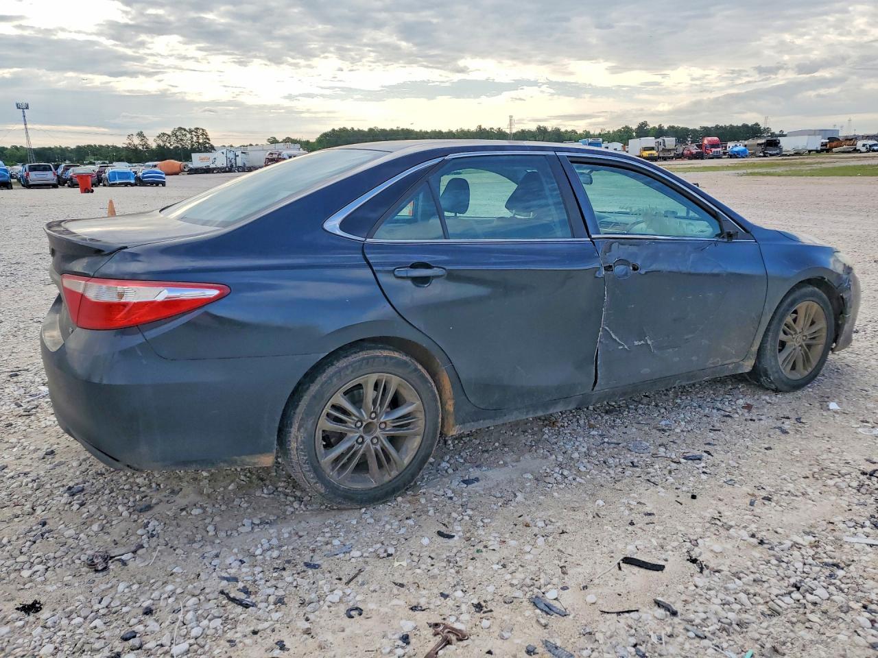 TOYOTA CAMRY 2015 — 4