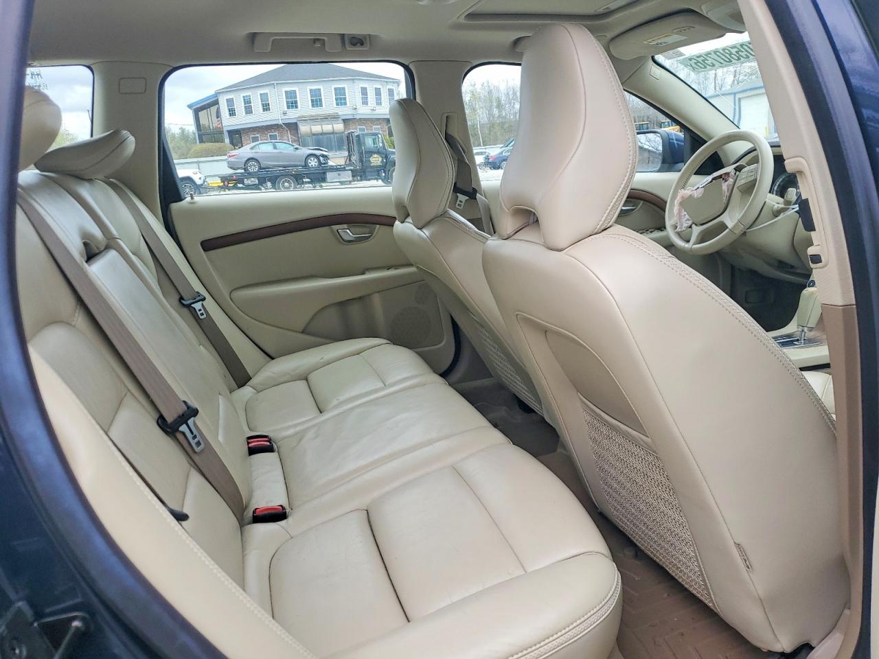 VOLVO XC70 2010 — 12