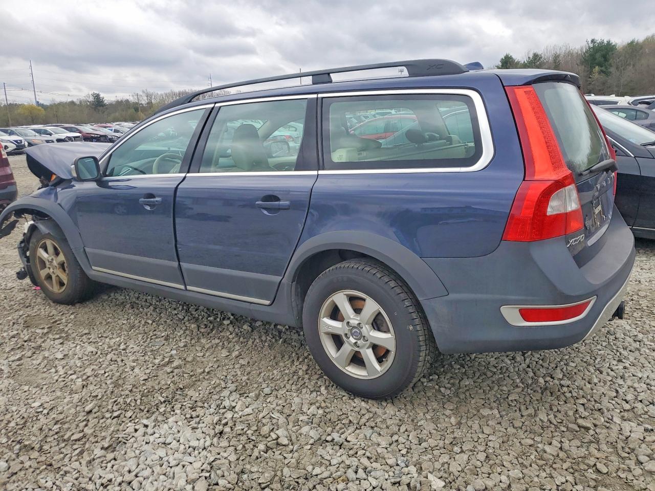 VOLVO XC70 2010 — 3