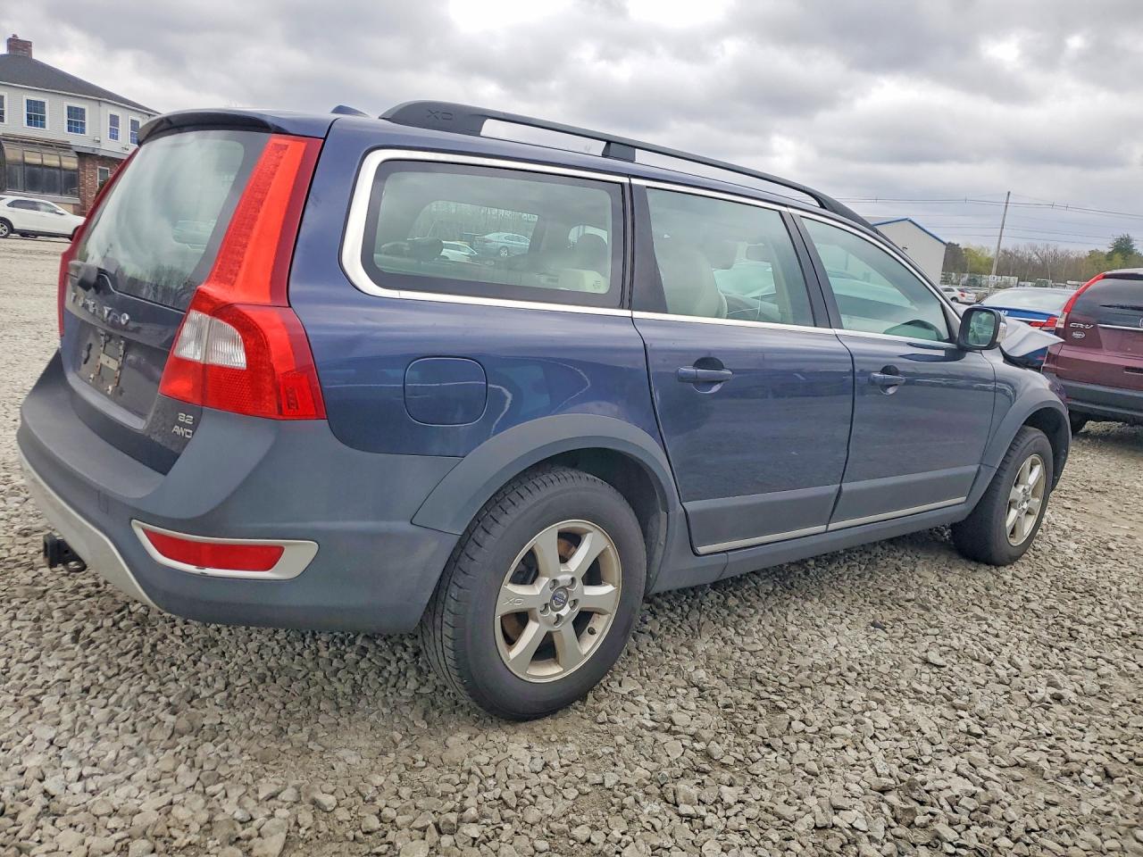 VOLVO XC70 2010 — 4