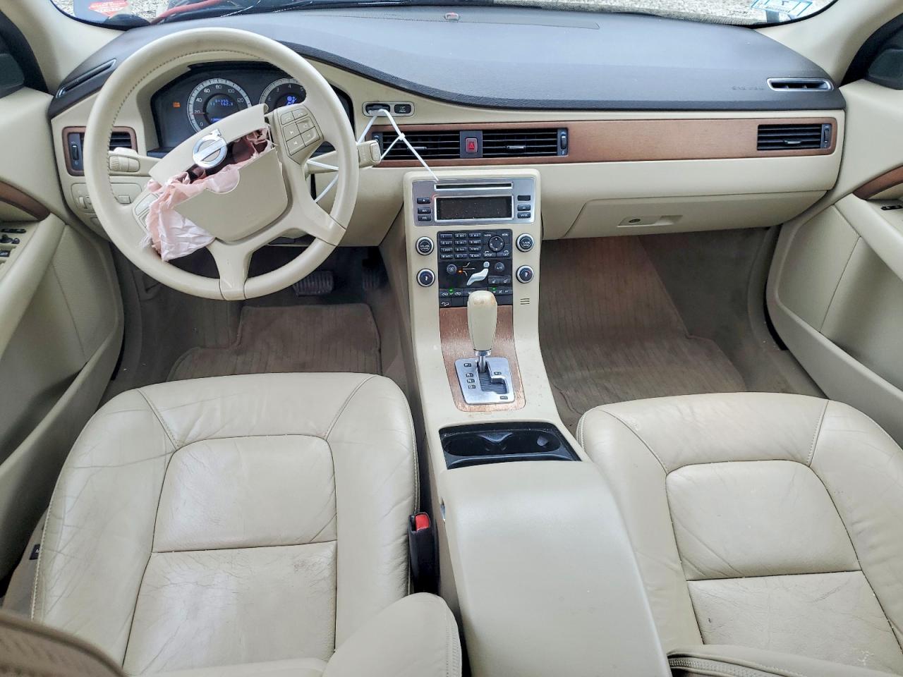 VOLVO XC70 2010 — 9