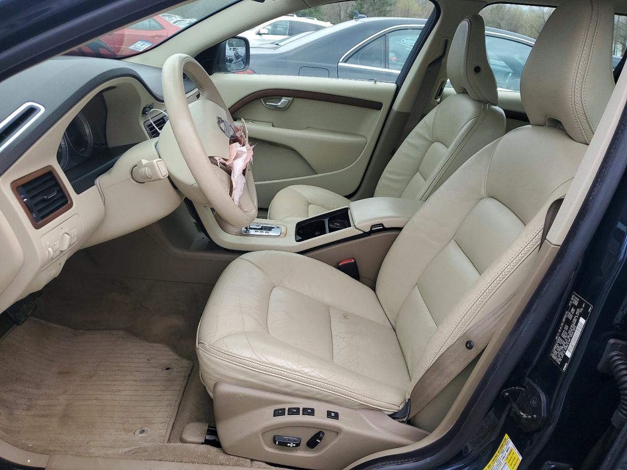 VOLVO XC70 2010 — 8