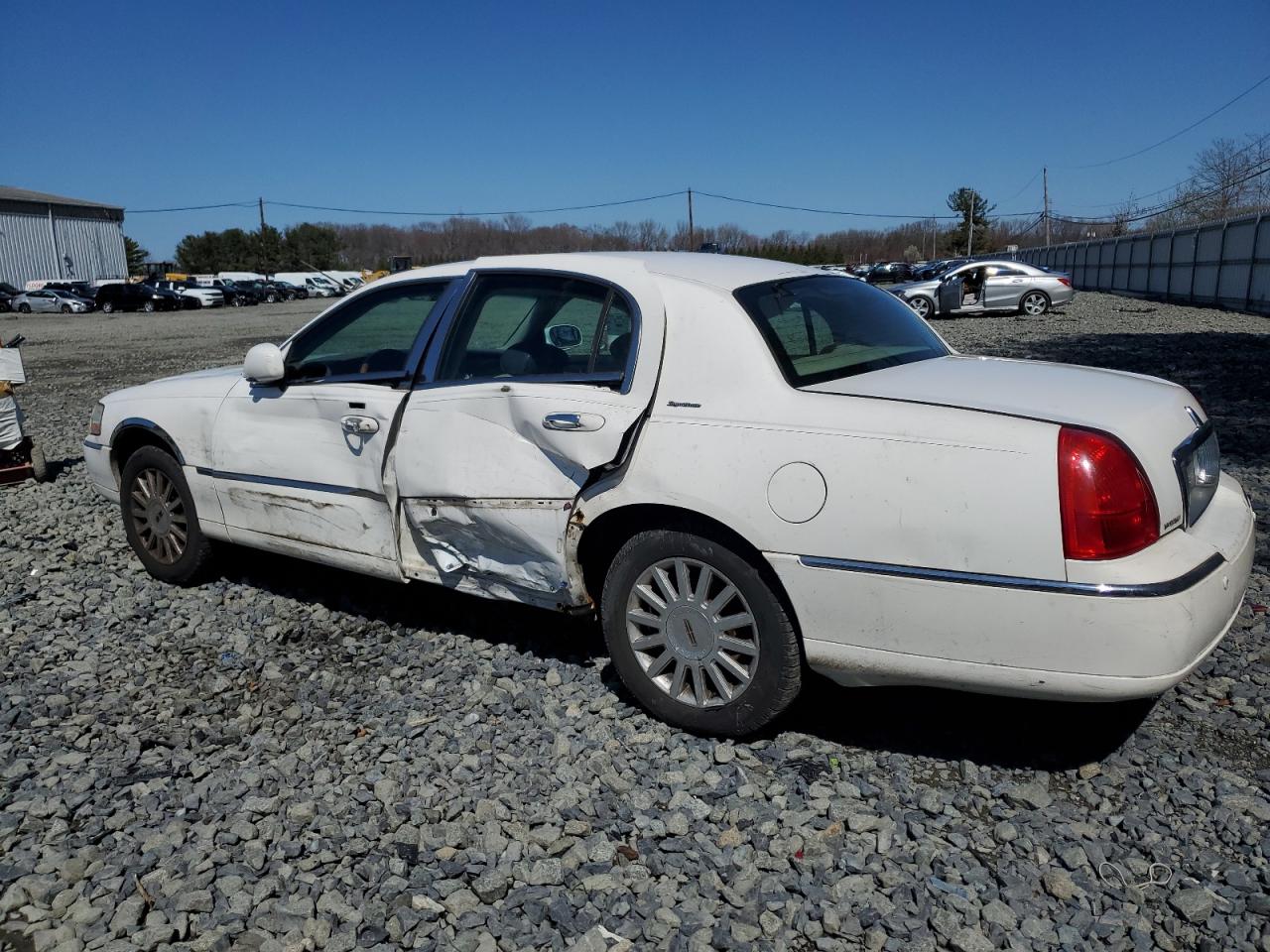 LINCOLN TOWN CAR 2003 — 3