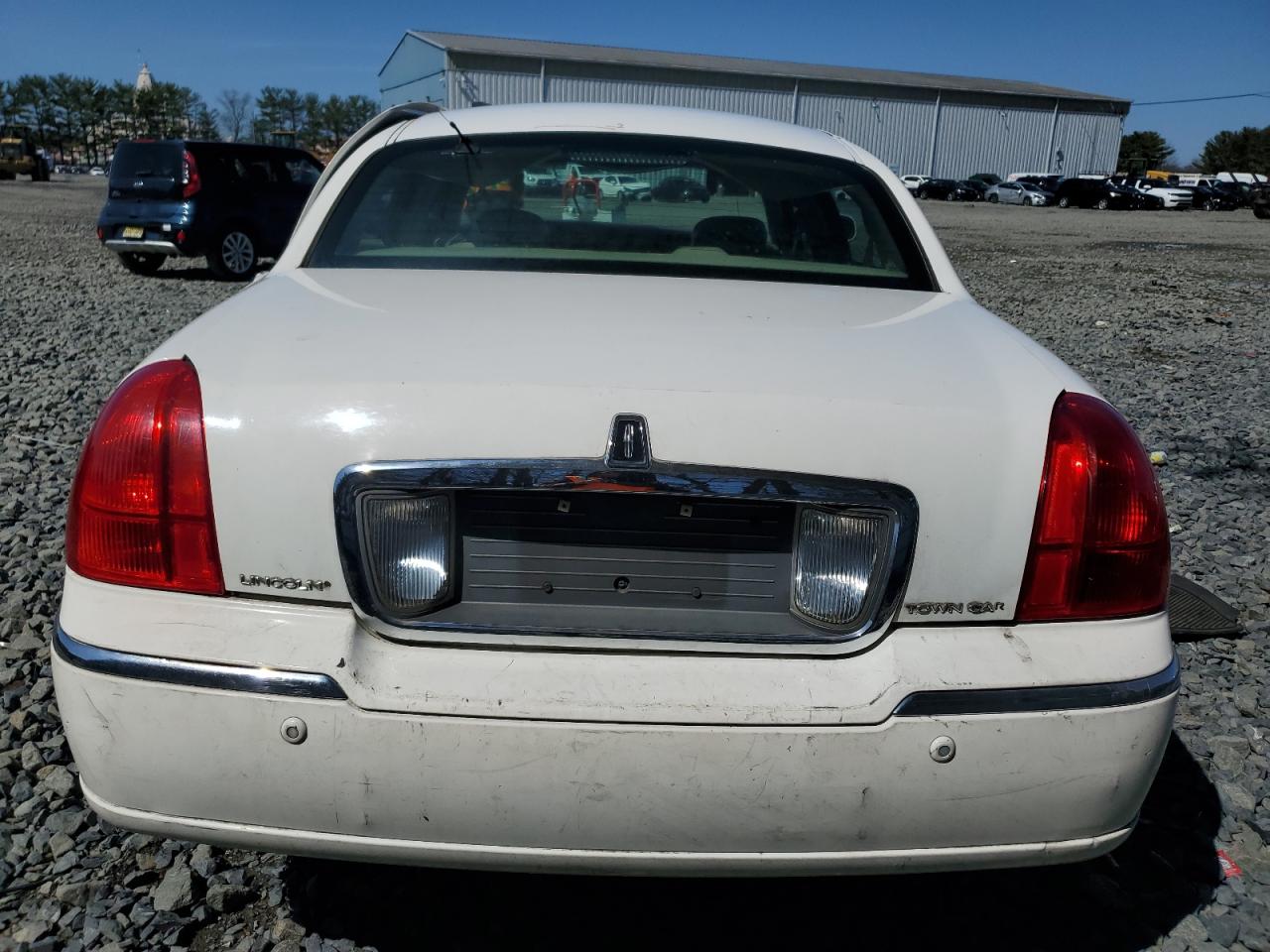 LINCOLN TOWN CAR 2003 — 7