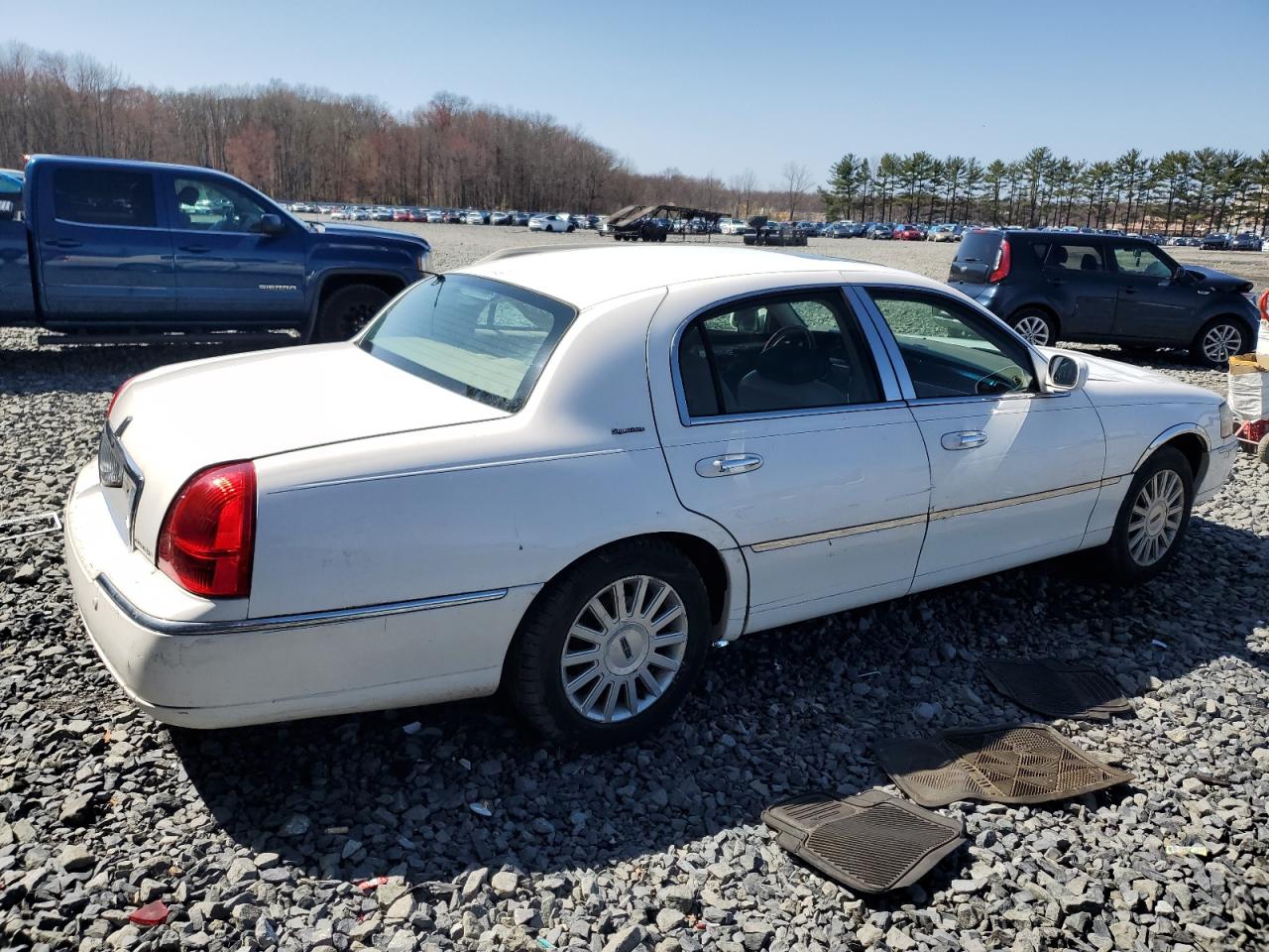 LINCOLN TOWN CAR 2003 — 4