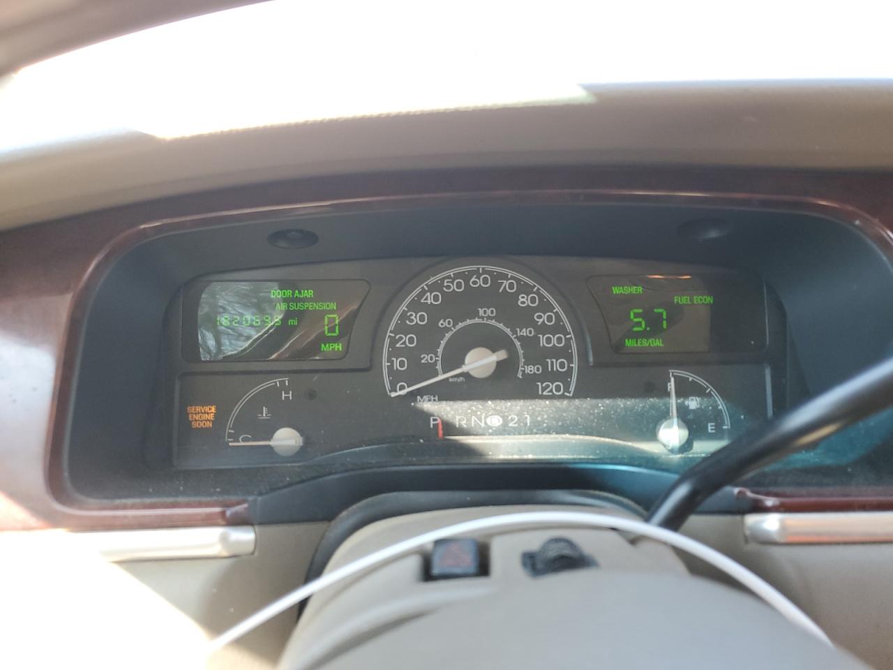 LINCOLN TOWN CAR 2003 — 10