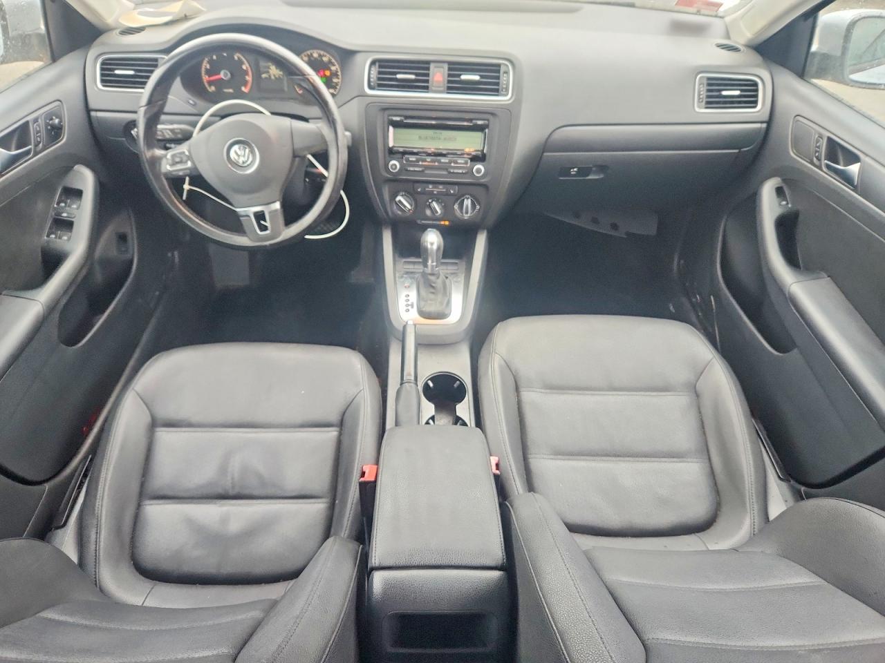 VOLKSWAGEN JETTA 2011 — 9