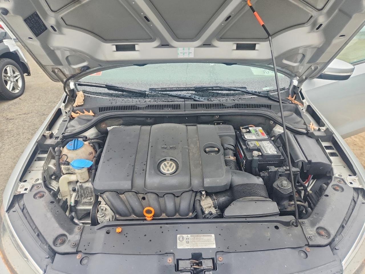 VOLKSWAGEN JETTA 2011 — 12
