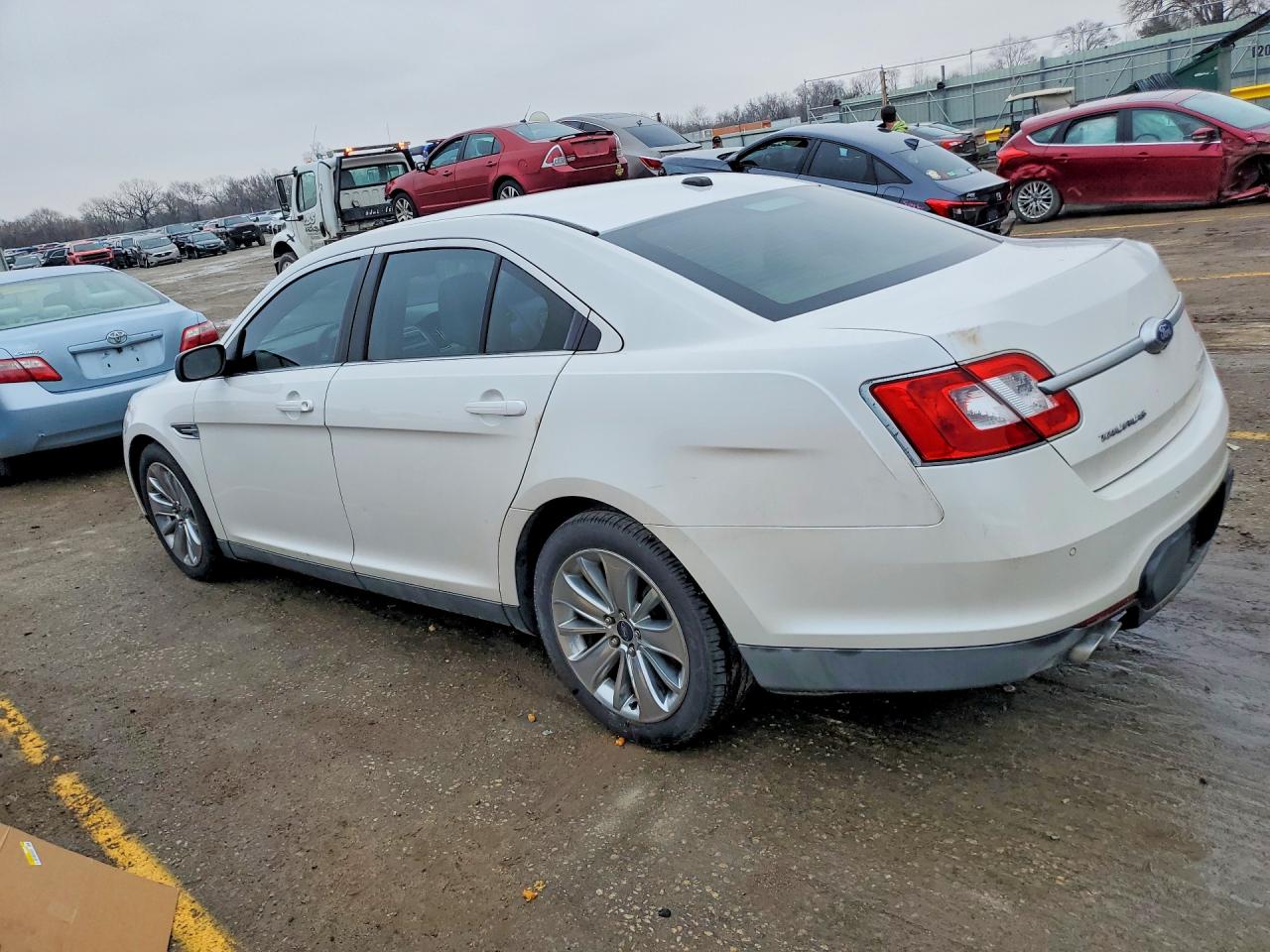 FORD TAURUS 2011 — 3