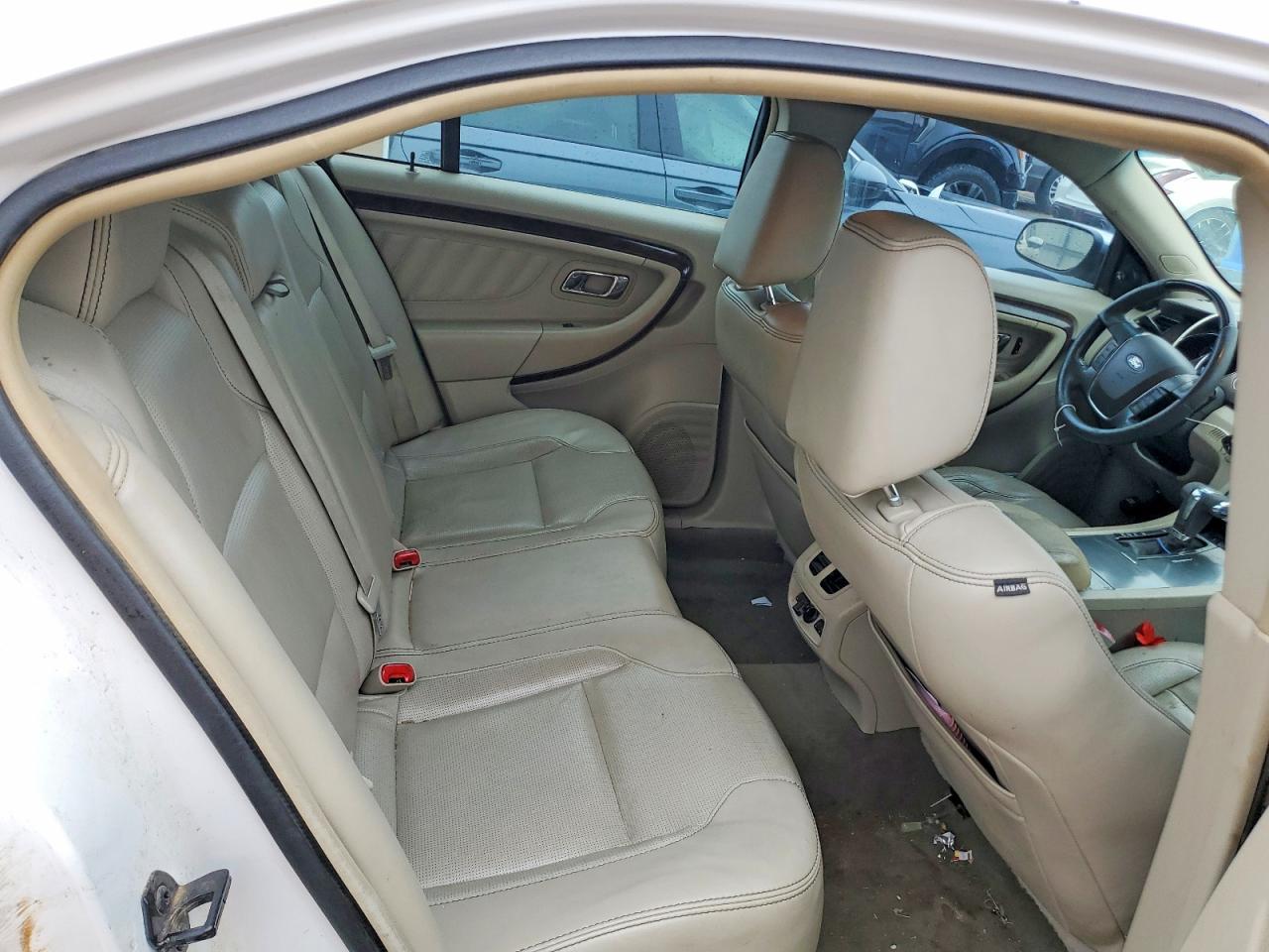 FORD TAURUS 2011 — 11