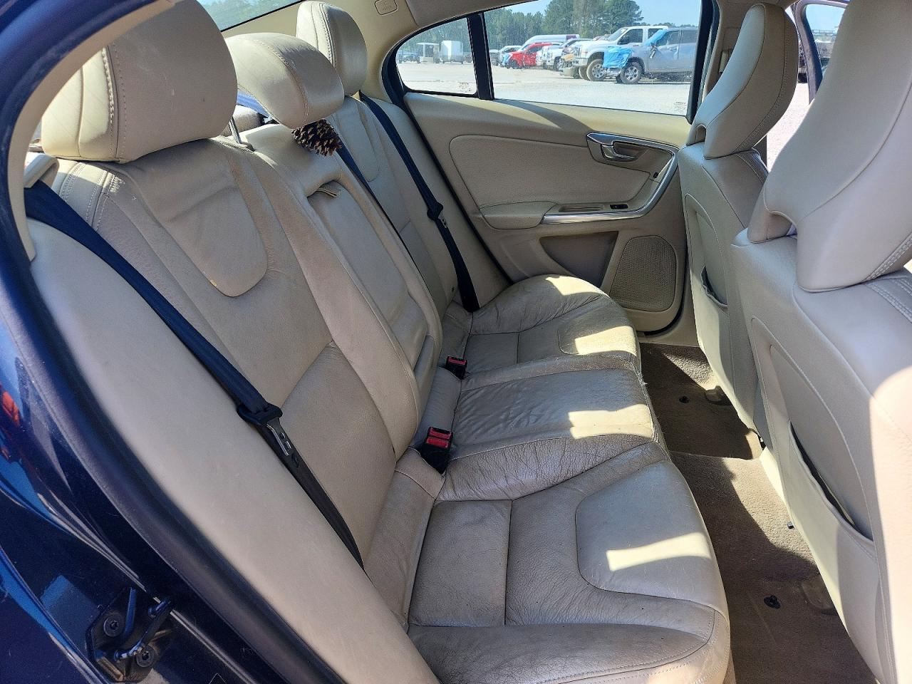 VOLVO S60 2012 — 11