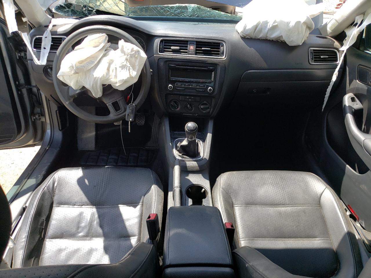 VOLKSWAGEN JETTA 2014 — 9