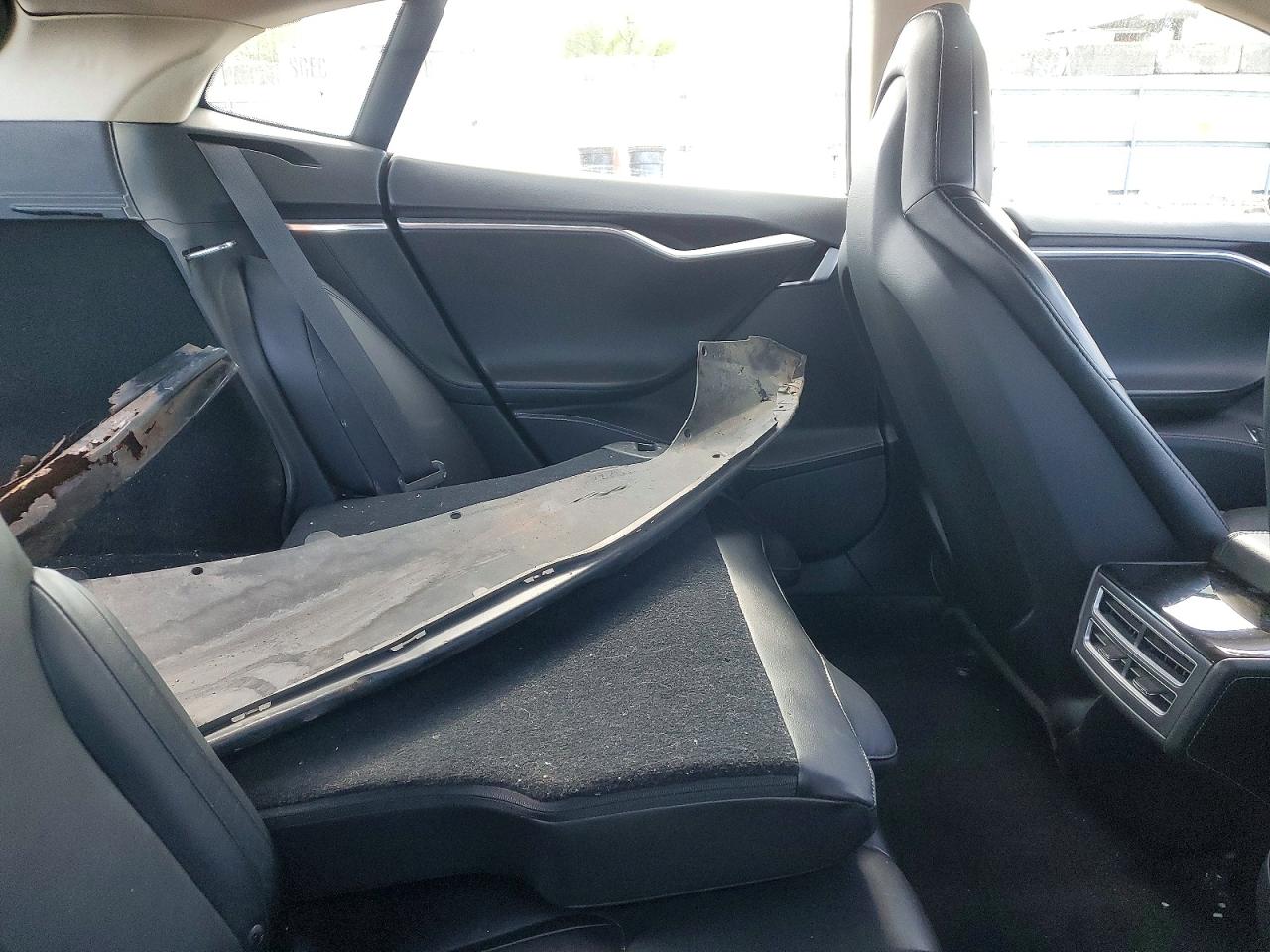 TESLA MODEL S 2014 — 12