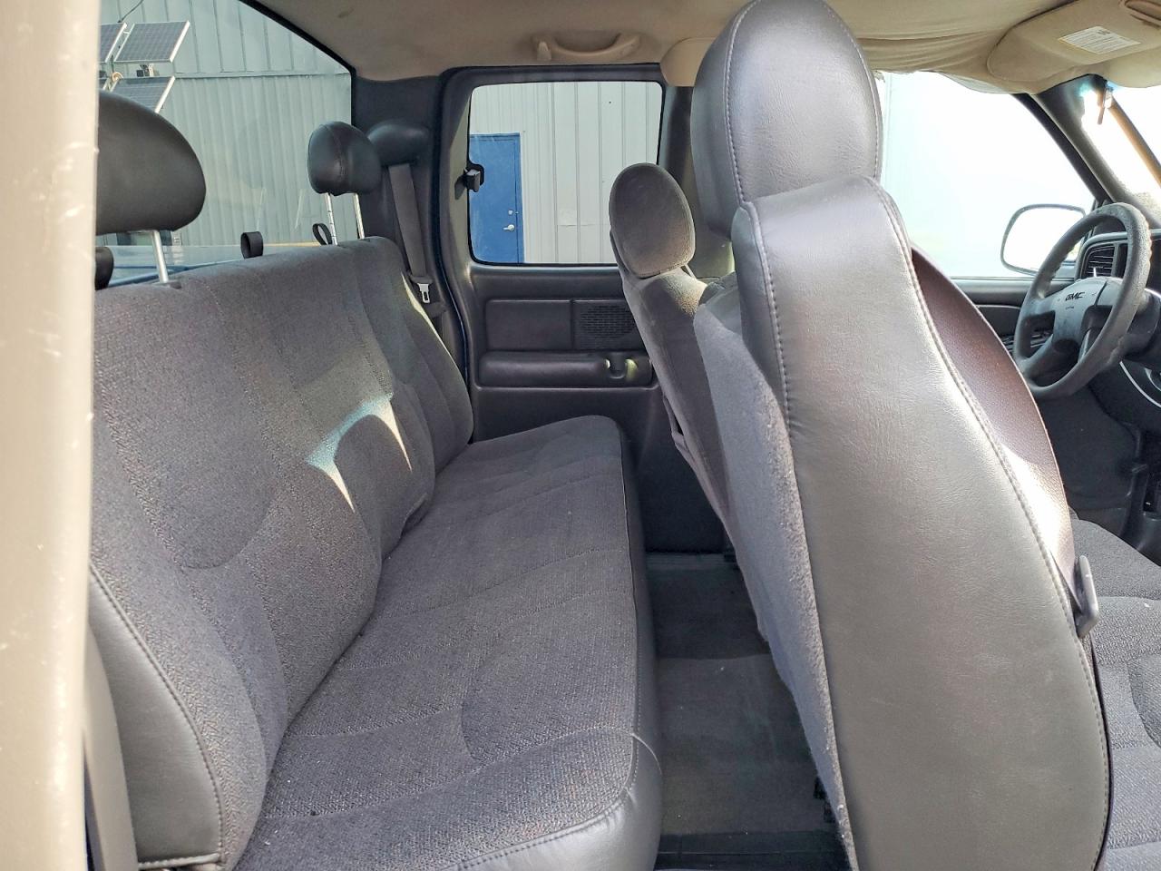 GMC NEW SIERRA 2004 — 11