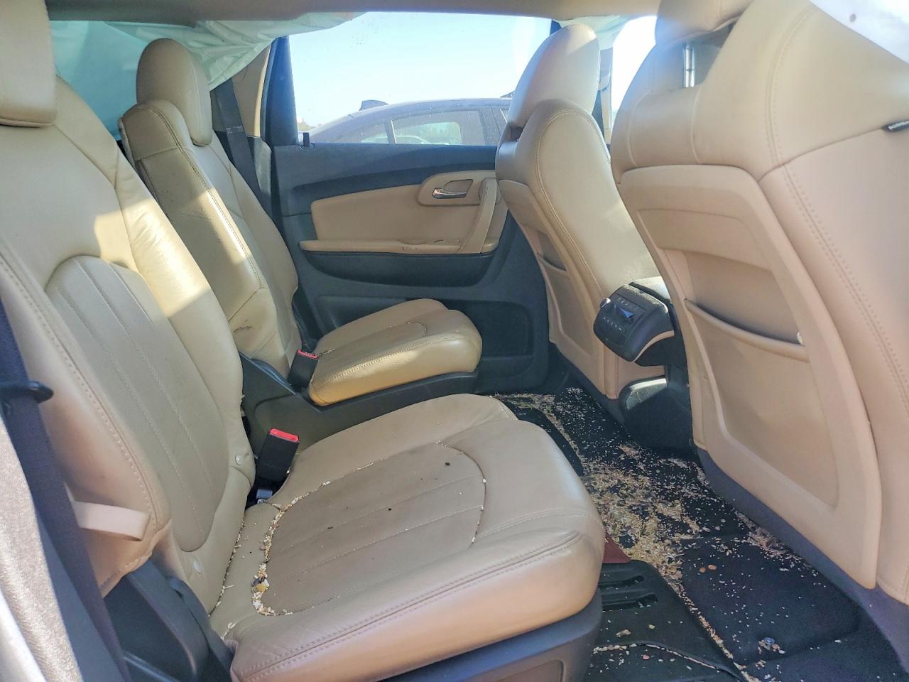 CHEVROLET TRAVERSE 2010 — 12