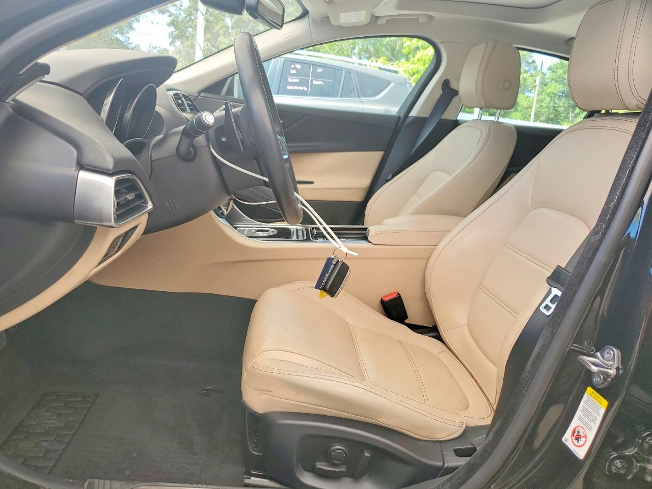 JAGUAR XE 2018 — 8