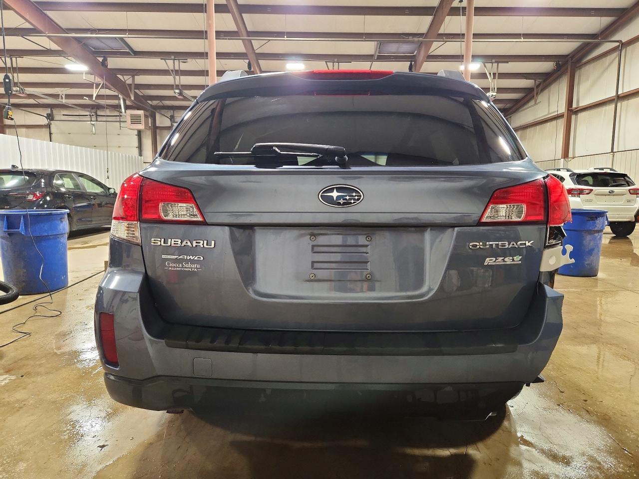 SUBARU OUTBACK 2013 — 7