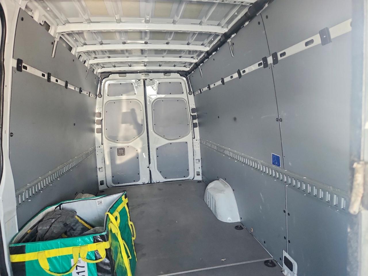 FREIGHTLINER SPRINTER 2021 — 11
