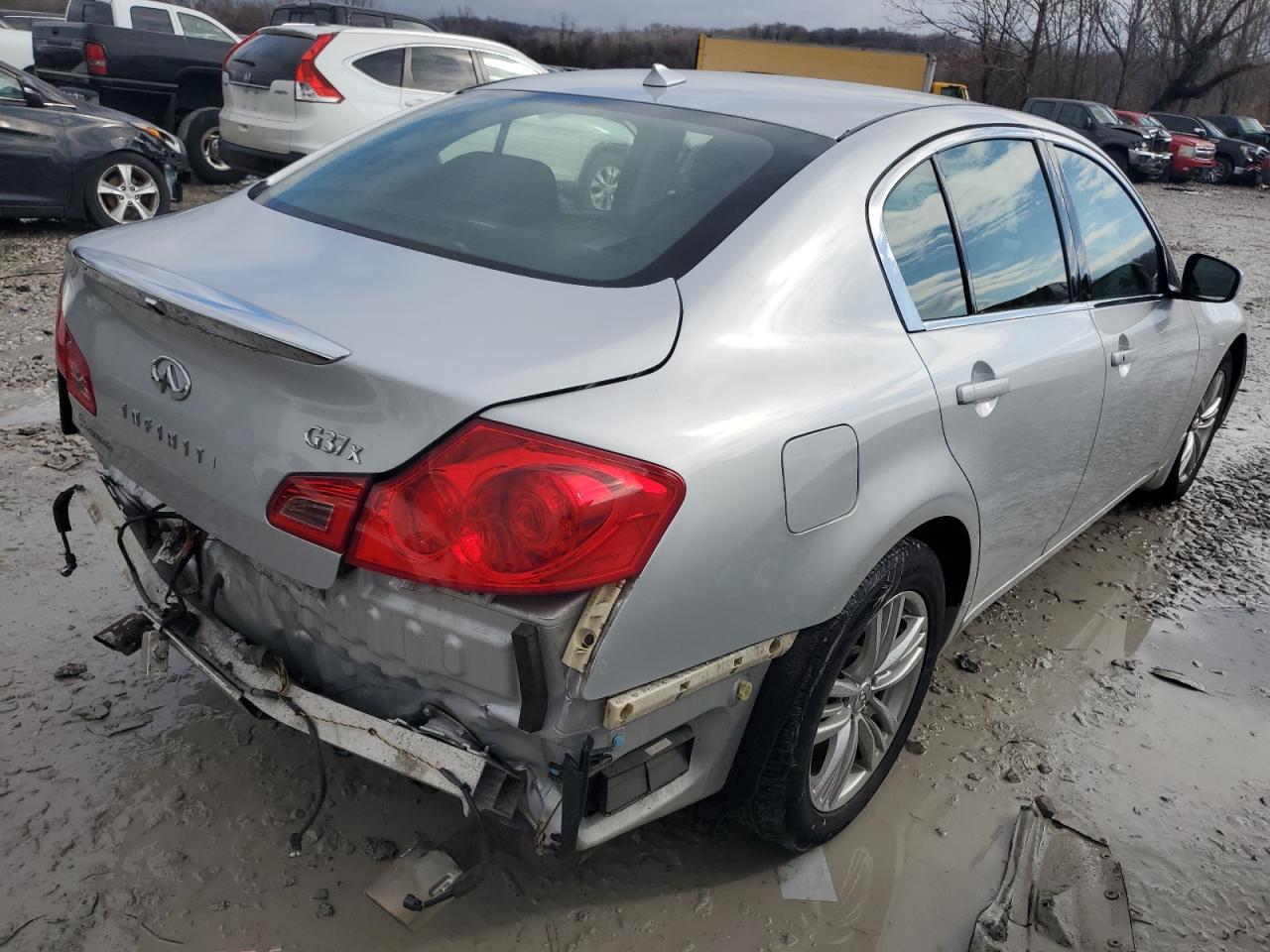 INFINITI G37 2011 — 4