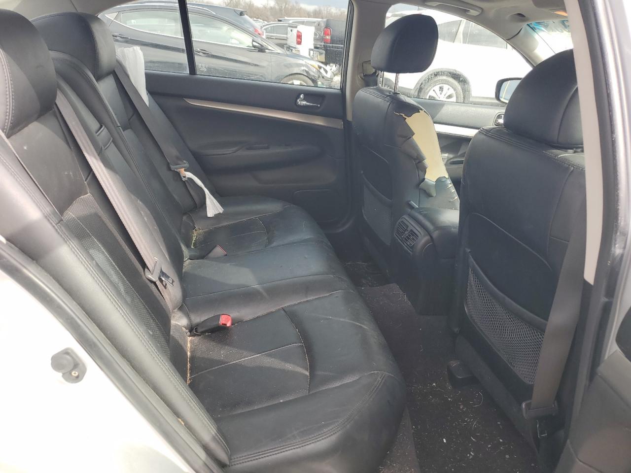 INFINITI G37 2011 — 11