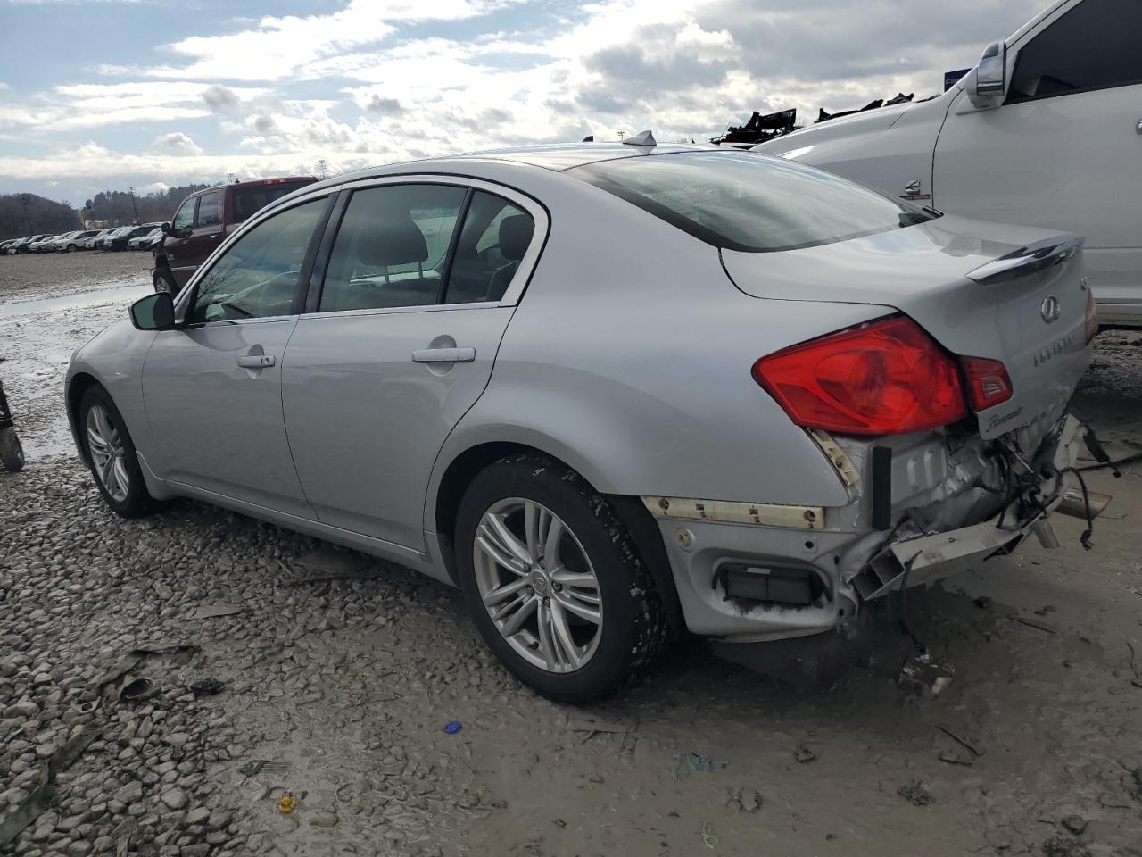INFINITI G37 2011 — 3
