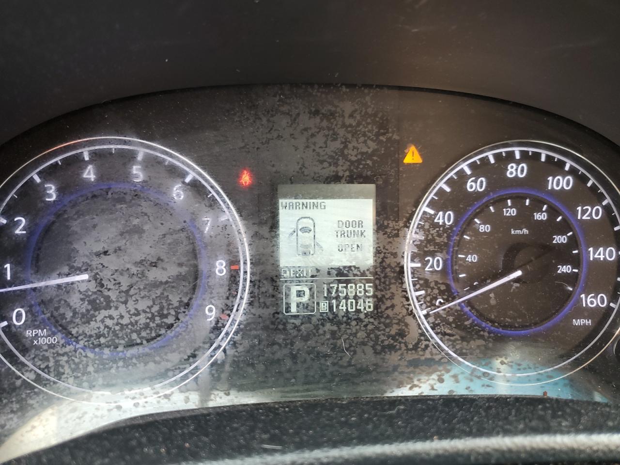 INFINITI G37 2011 — 10
