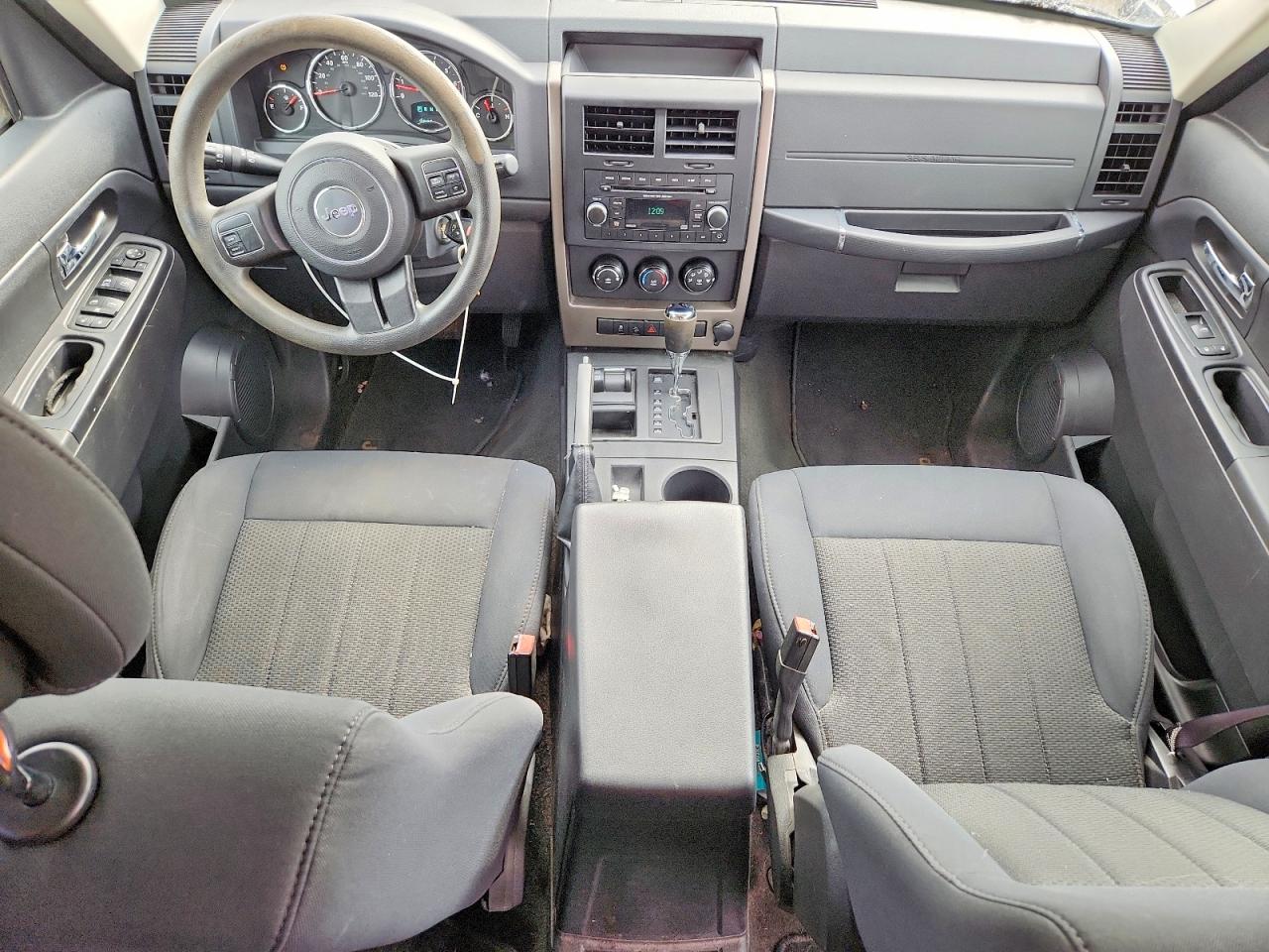 JEEP LIBERTY 2012 — 9