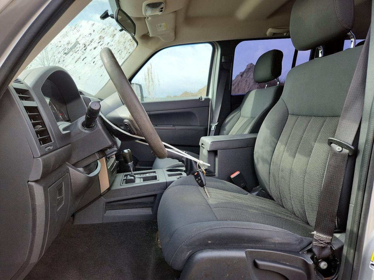 JEEP LIBERTY 2012 — 8