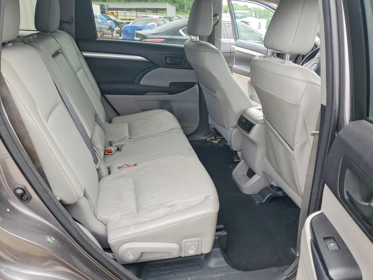 TOYOTA HIGHLANDER 2014 — 12