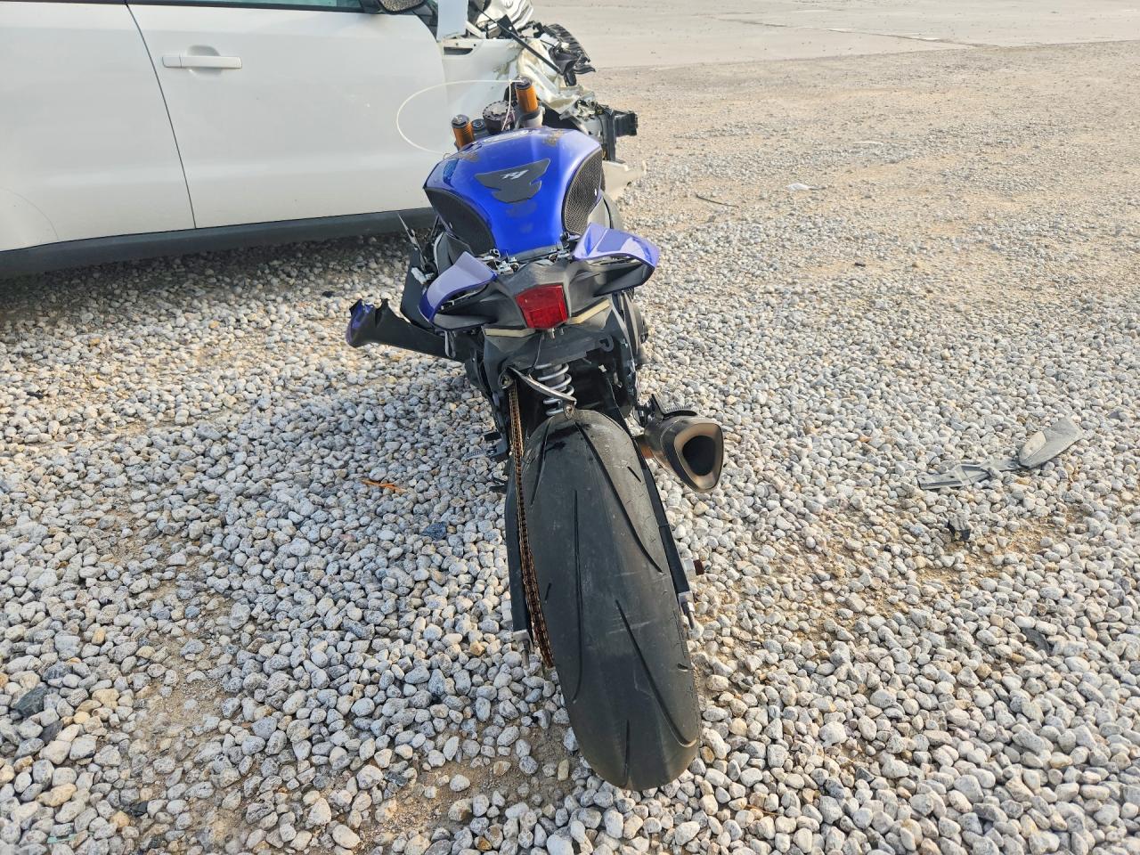 YAMAHA YZFR1 2017 — 5