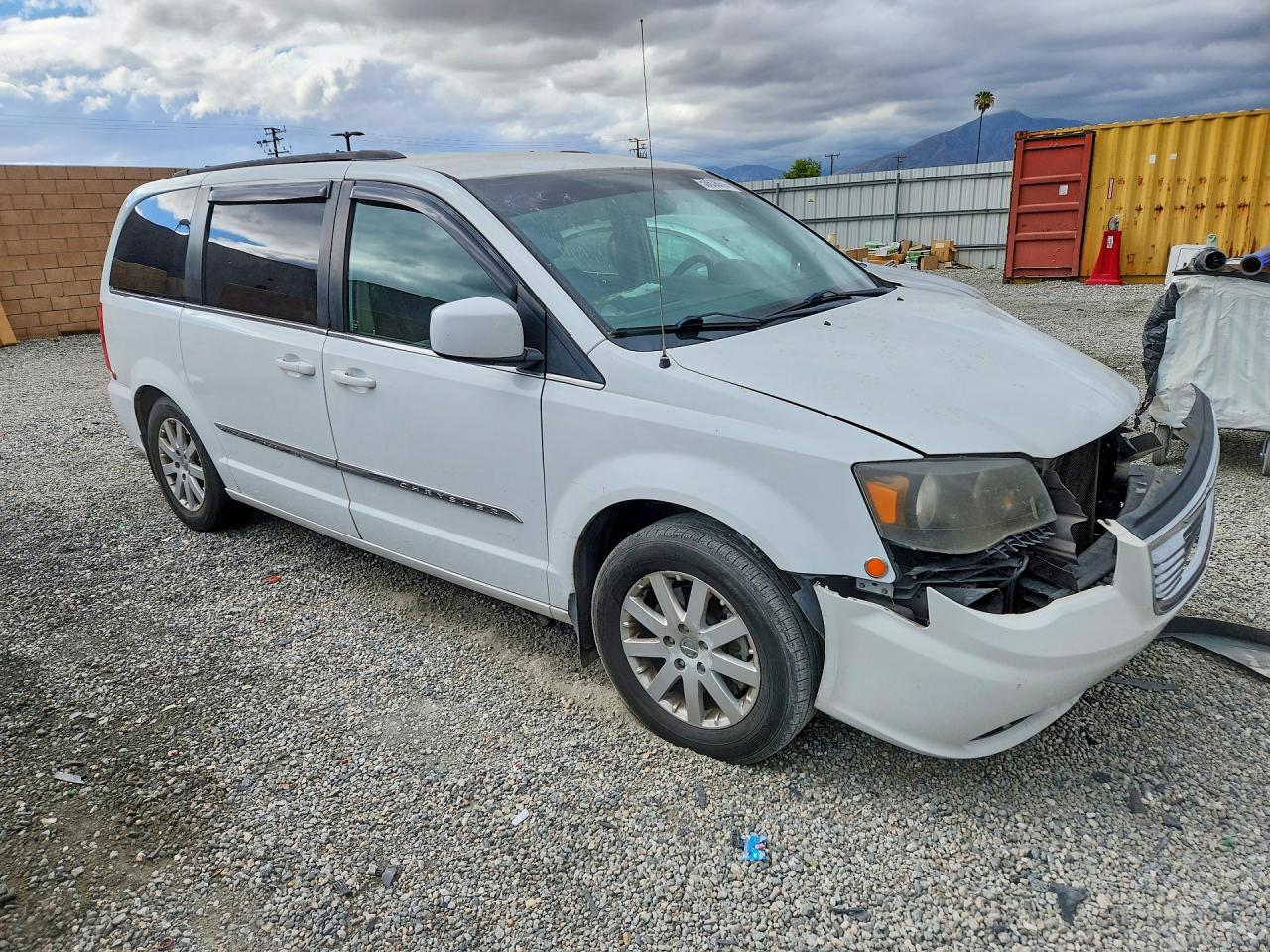 CHRYSLER TOWN & COUNTRY 2014 — 5