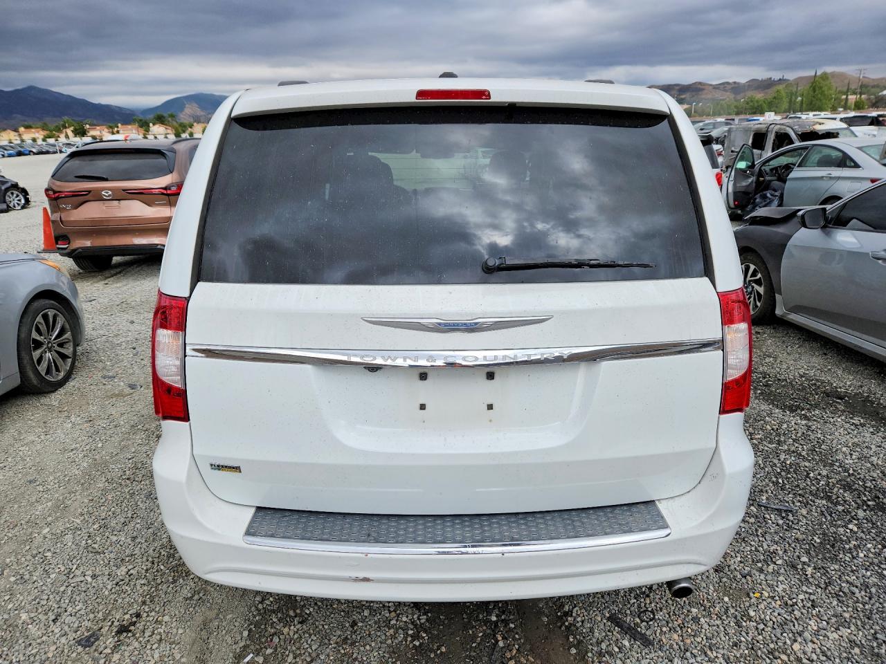 CHRYSLER TOWN & COUNTRY 2014 — 7