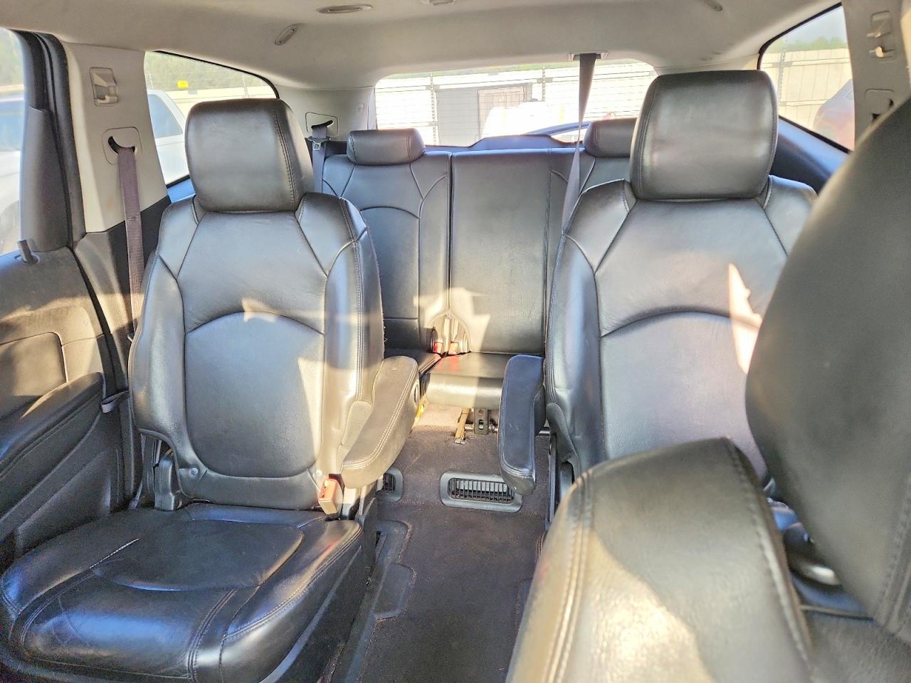 CHEVROLET TRAVERSE 2011 — 11
