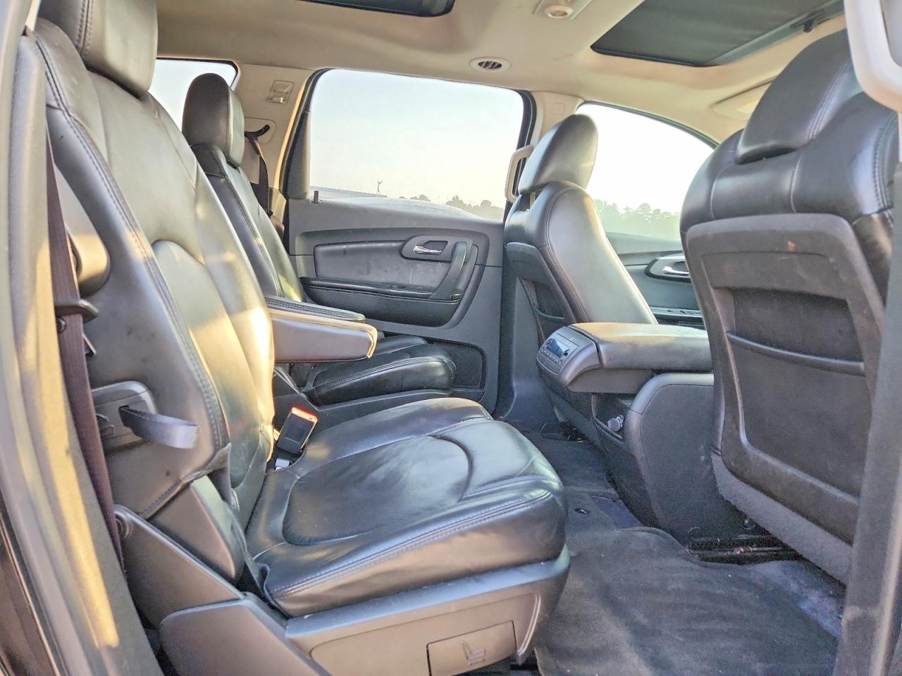 CHEVROLET TRAVERSE 2011 — 12