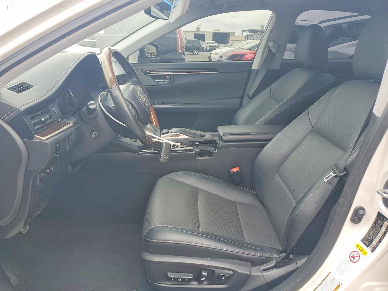 LEXUS ES 2018 — 8