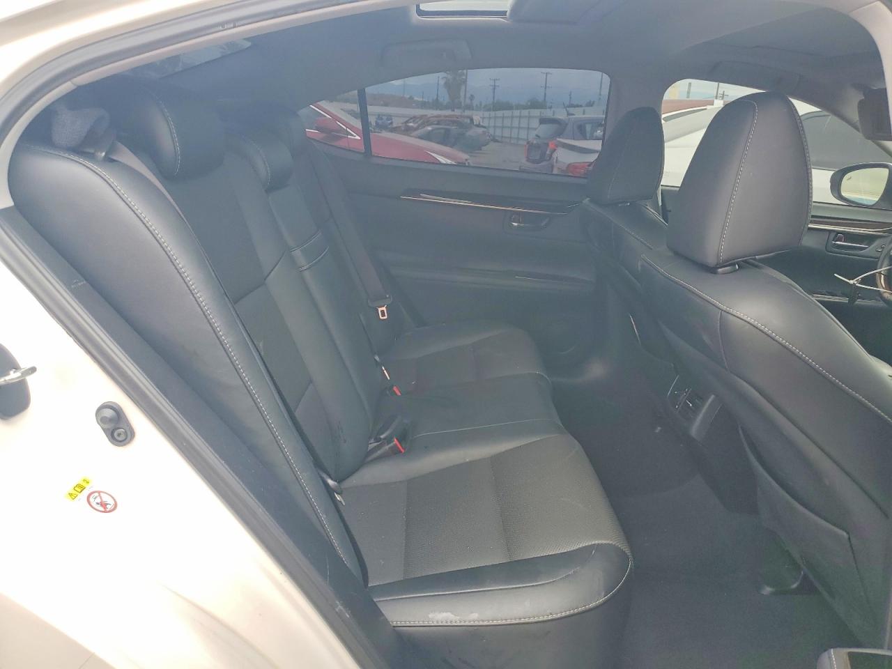 LEXUS ES 2018 — 11